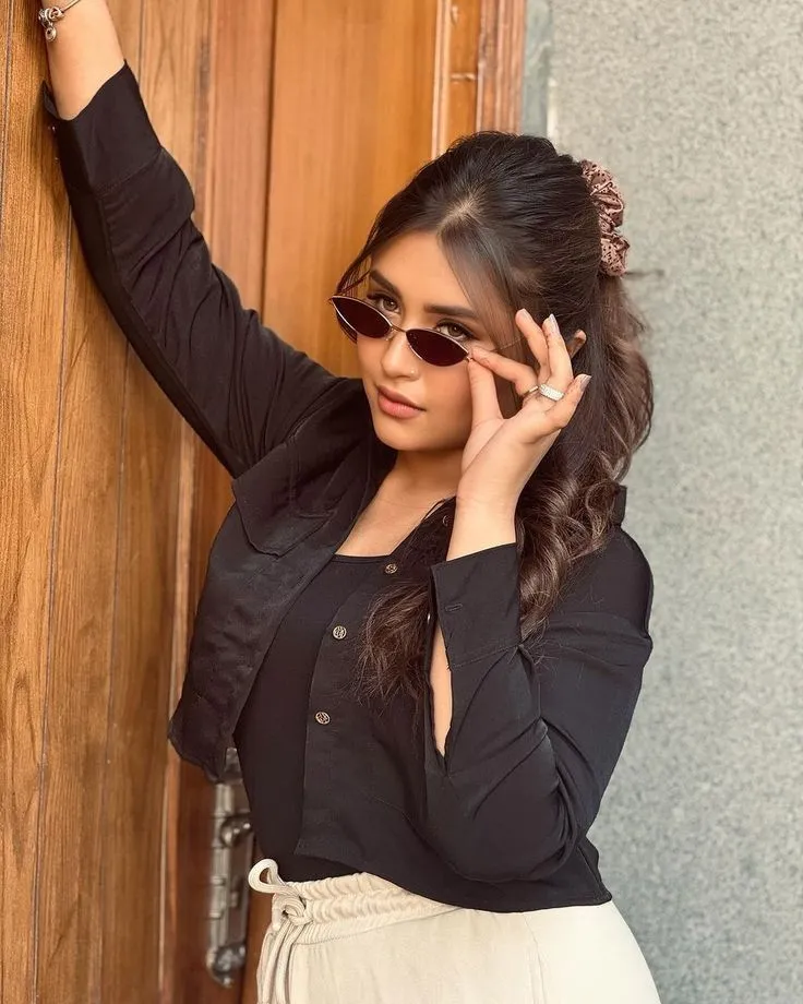 Attitude Girl Pics