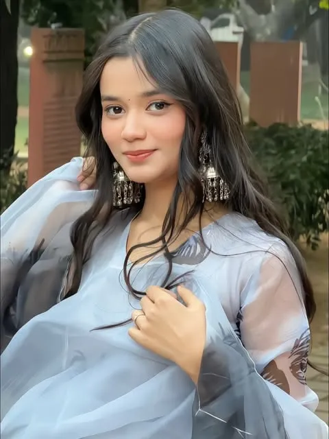 Cute Simple Girl Dp