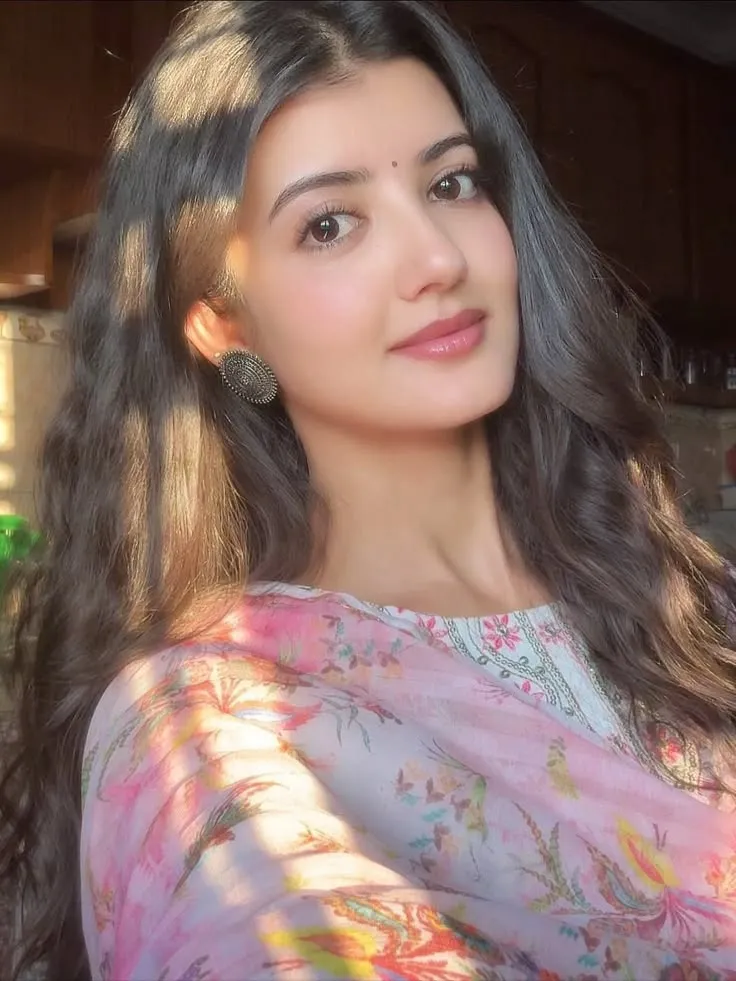 Cute Simple Girl Pic