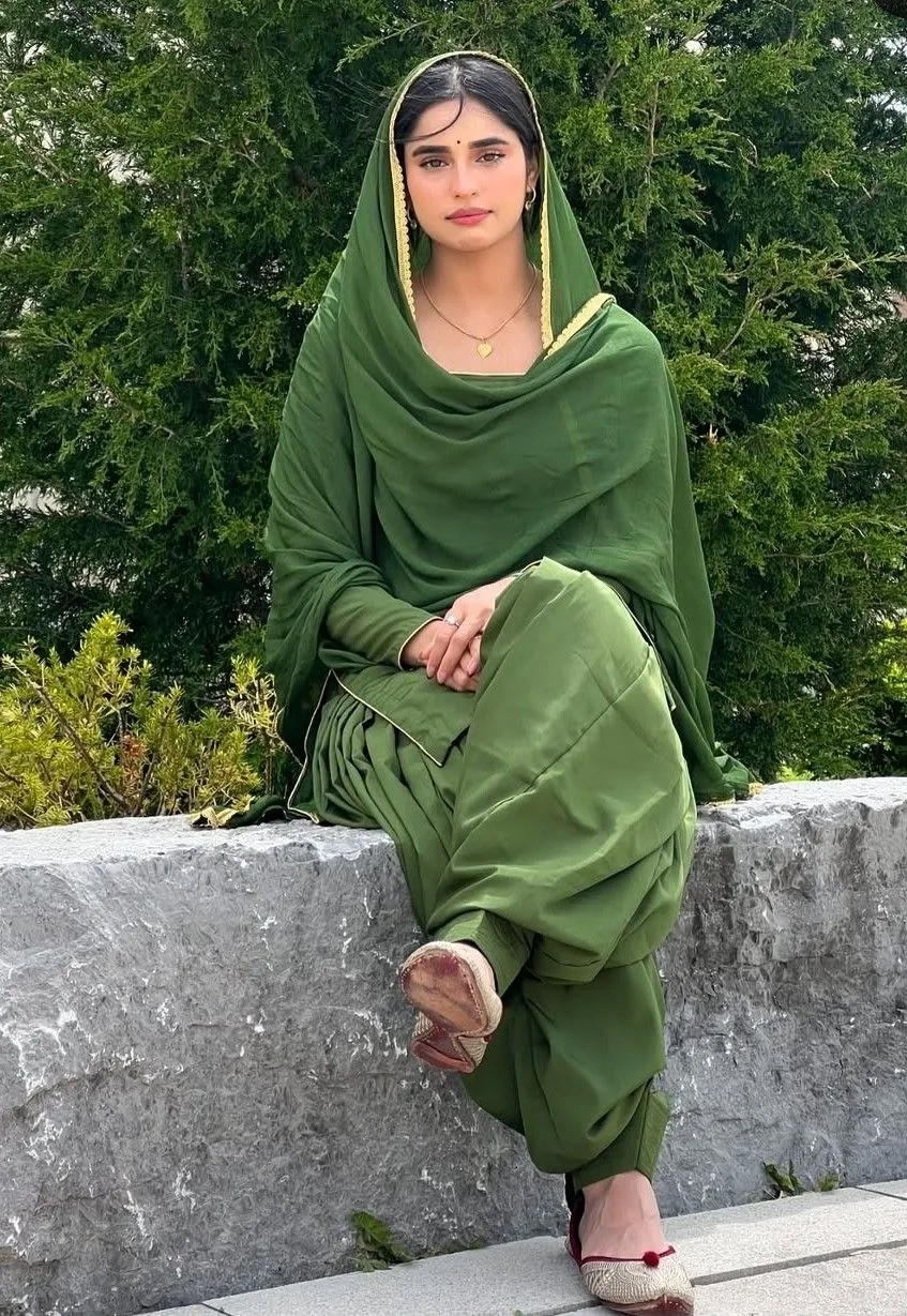 simple punjabi girl dp