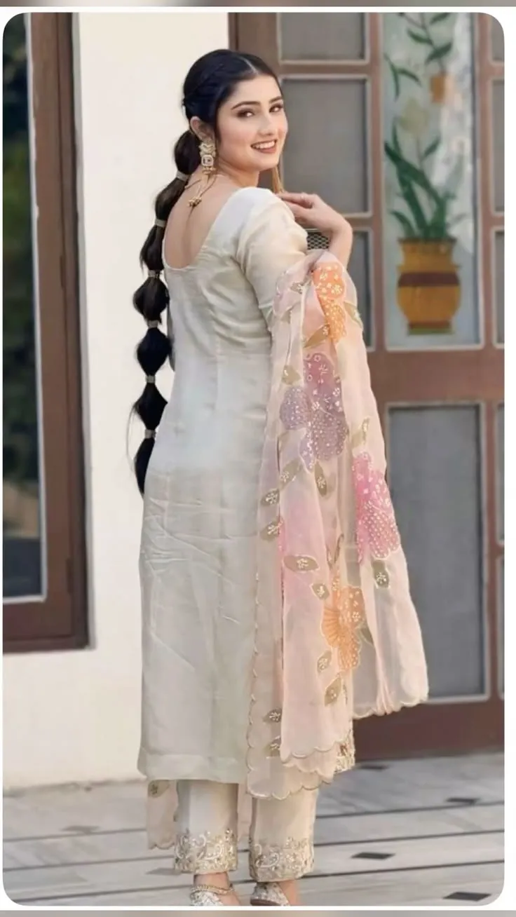 simple punjabi girl pic