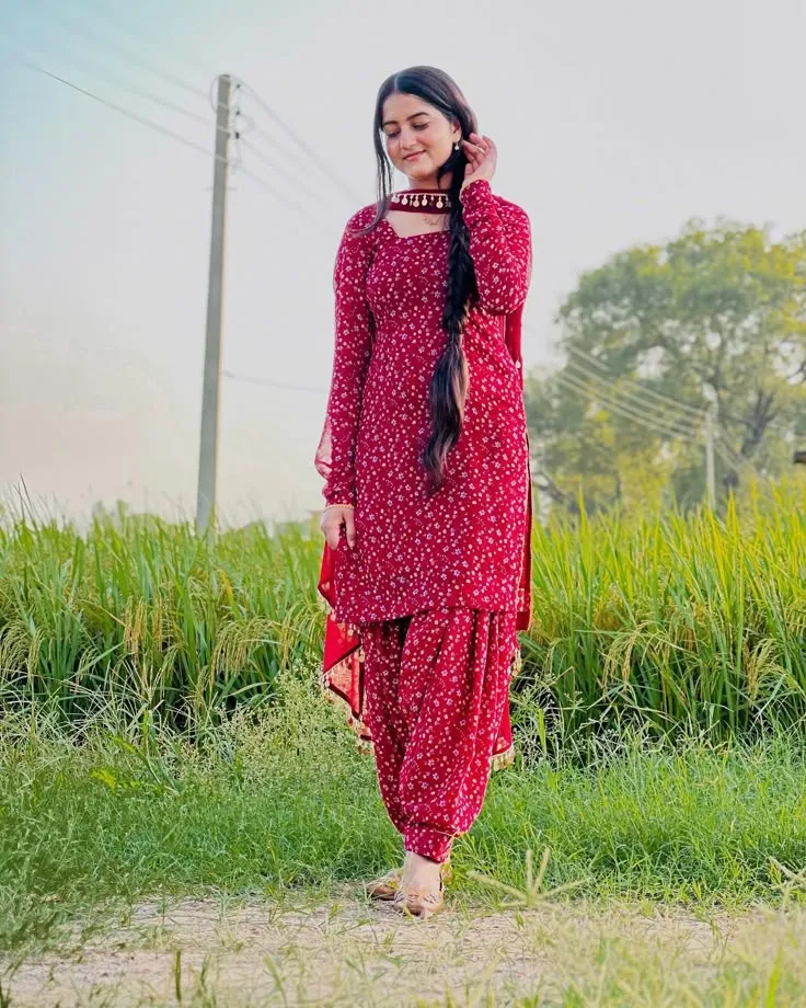 simple punjabi girl picture